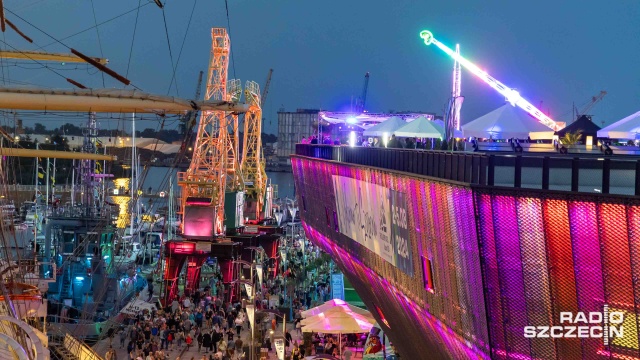 Morskie Centrum Nauki im. prof. Jerzego Stelmacha. The Tall Ships Races Szczecin. Fot. Robert Stachnik [Radio Szczecin] Tolszpiowy Szczecin wieczorem i nocą. Widoki niezapomniane [ZDJĘCIA]