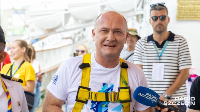 Prezydent Szczecina Piotr Krzystek na żaglowcu Guayas. Fot. Robert Stachnik [Radio Szczecin] "Wyprawa na najwyższym szczeblu". Piotr Krzystek na maszcie [WIDEO, ZDJĘCIA]