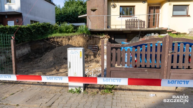 Fot. Robert Stachnik [Radio Szczecin] Niewybuch przy ul. Wierzbowej. Saperzy wywieźli bombę [WIDEO, ZDJĘCIA]