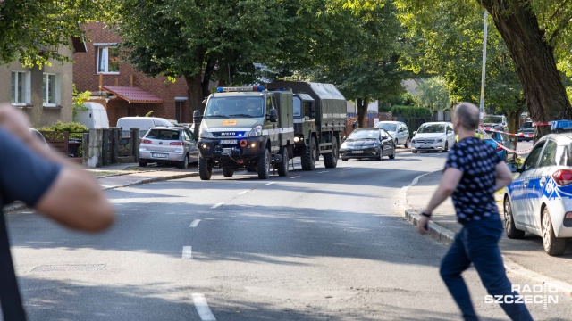 Fot. Robert Stachnik [Radio Szczecin] Niewybuch przy ul. Wierzbowej. Saperzy wywieźli bombę [WIDEO, ZDJĘCIA]