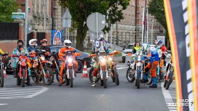 Fot. Robert Stachnik [Radio Szczecin] Wystartował polski "Dakar". Prolog w Szczecinie [WIDEO, ZDJĘCIA]