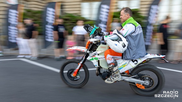 Fot. Robert Stachnik [Radio Szczecin] Wystartował polski "Dakar". Prolog w Szczecinie [WIDEO, ZDJĘCIA]