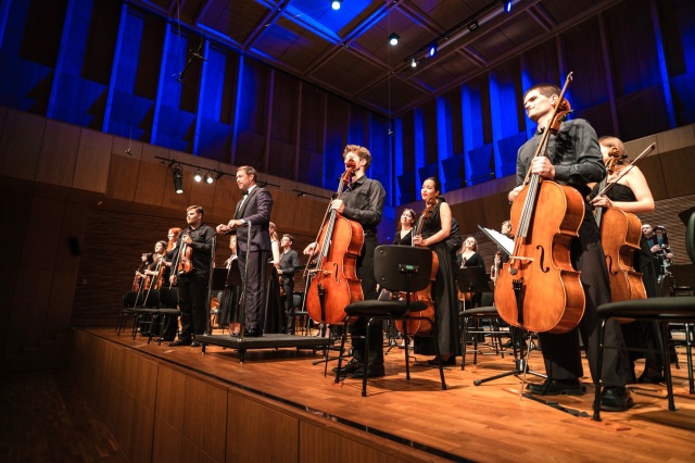 International Lutosławski Youth Orchestra pod batutą Przemysława Neumanna przyjmuje owacyjne brawa publiczności. Fot. Piotr Nykowski Sukces międzynarodowej orkiestry ILYO w Europejskim Centrum Muzyki Krzysztofa Pendereckiego [ZDJĘCIA]