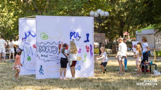 Park Andersa - Minifestiwal Miasta Dzieci TWORZĘ SIĘ! tworzy się już 10 lat. Galeria dla dzieci i młodzieży obchodzi urodziny. Z tej okazji tworzy w plenerze [WIDEO, ZDJĘCIA]