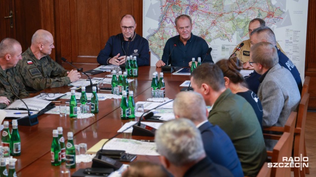 Fot. Robert Stachnik [Radio Szczecin] Premier na posiedzeniu sztabu kryzysowego w Szczecinie [ZDJĘCIA]