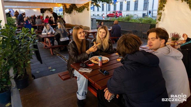 Fot. Robert Stachnik [Radio Szczecin] Szczeciński Oktoberfest rozpoczęty, "Bawimy się całkiem przyjemnie" [WIEO, ZDJĘCIA]