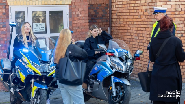 Fot. Robert Stachnik [Radio Szczecin] Dzień otwarty w policji. "Zwiedzamy komendę. Jest broń, kaski i jest fajnie" [WIDEO, ZDJĘCIA]