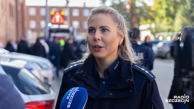 Fot. Robert Stachnik [Radio Szczecin] Dzień otwarty w policji. "Zwiedzamy komendę. Jest broń, kaski i jest fajnie" [WIDEO, ZDJĘCIA]