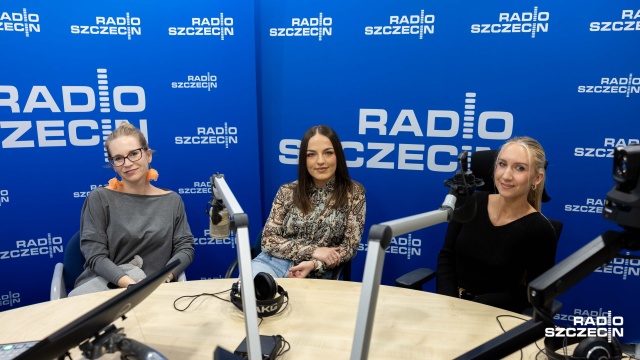 Wokalistki Asia Czajkowska, Ola Tocka, Judyta Pisarczyk udzielają wywiadu Radiu Szczecin. Fot. Robert Stachnik [Radio Szczecin] Dorrey Lin Lyles i Sylwester Ostrowski w Radiu Szczecin przed premierą albumu "One Voice" [WIDEO, ZDJĘCIA]