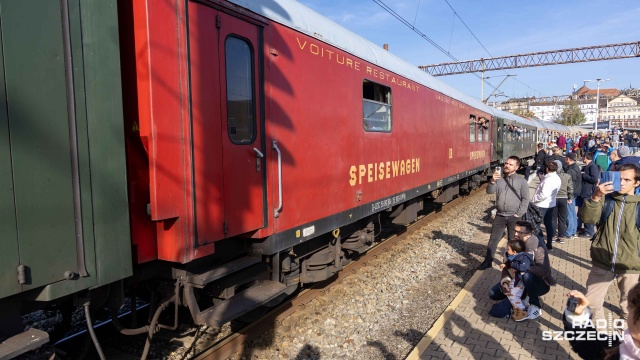 Fot. Robert Stachnik [Radio Szczecin] Na peronie zabytek, na dworcu głównym tłok [WIDEO, ZDJĘCIA]