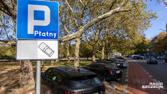 Fot. Robert Stachnik [Radio Szczecin] Zmiany na parkingu przy Urzędzie Miasta Szczecin [ZDJĘCIA]