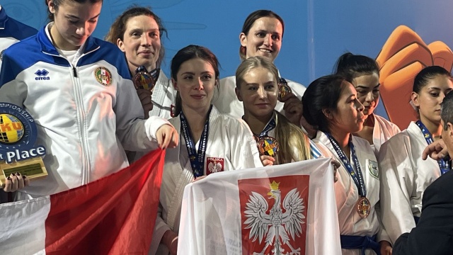 Kolejny brązowy medal Mundialu dla Natalii Bombolewskiej - w konkurencji kumite drużynowego seniorek shobu sanbon. Fot. Klub Karate Bushikan Karateczki z klubu Bushikan Szczecin lubią brąz [ZDJĘCIA]