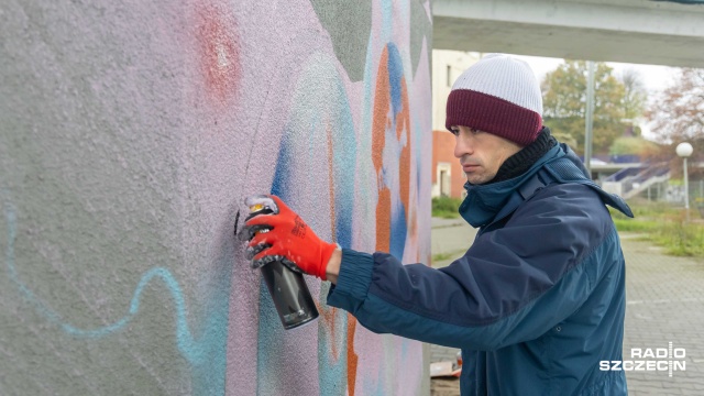 Fot. Robert Stachnik [Radio Szczecin] Murale rodem z Kolumbii tworzy się pod Trasą Zamkową [ZDJĘCIA]