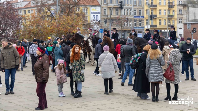 Fot. Robert Stachnik [Radio Szczecin] Świętujemy na pl. Solidarności [WIDEO, ZDJĘCIA]