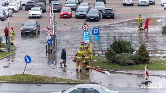 Fot. Robert Stachnik [Radio Szczecin] Awaria wodociągowa na Turzynie [ZDJĘCIA]