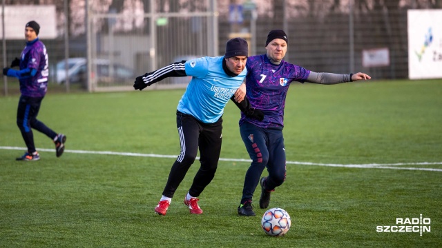 Fot. Robert Stachnik [Radio Szczecin] Charytatywny mikołajkowy turniej oldbojów dla Adasia Orlika [ZDJĘCIA]