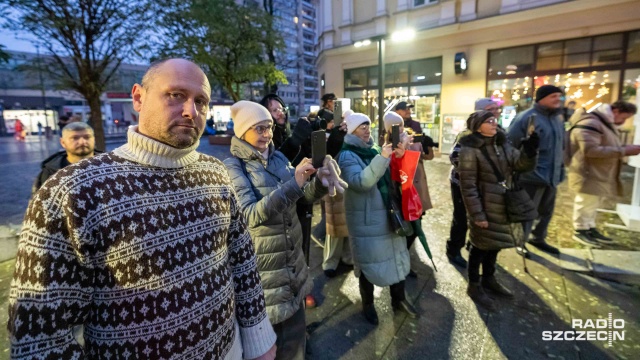 Fot. Robert Stachnik [Radio Szczecin] Na miejskich choinkach rozbłysły światełka [WIDEO, ZDJĘCIA]