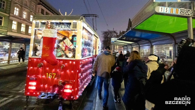 Fot. Robert Stachnik [Radio Szczecin] Świąteczny tramwaj wyjechał na ulice Szczecina [ZDJĘCIA]