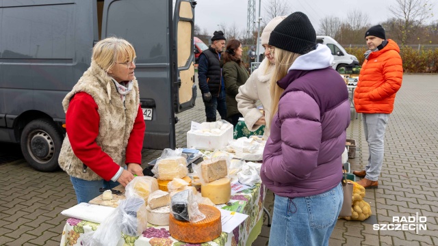 Fot. Robert Stachnik [Radio Szczecin] Bazarek na Bronowickiej dzisiaj na świątecznie [ZDJĘCIA]