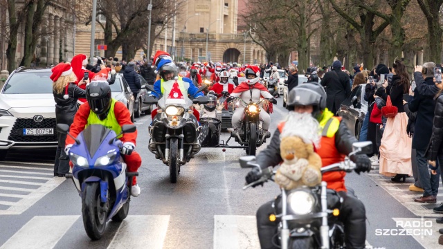 Fot. Robert Stachnik [Radio Szczecin] Charytatywna akcja Moto-Mikołajów [WIDEO, ZDJĘCIA]