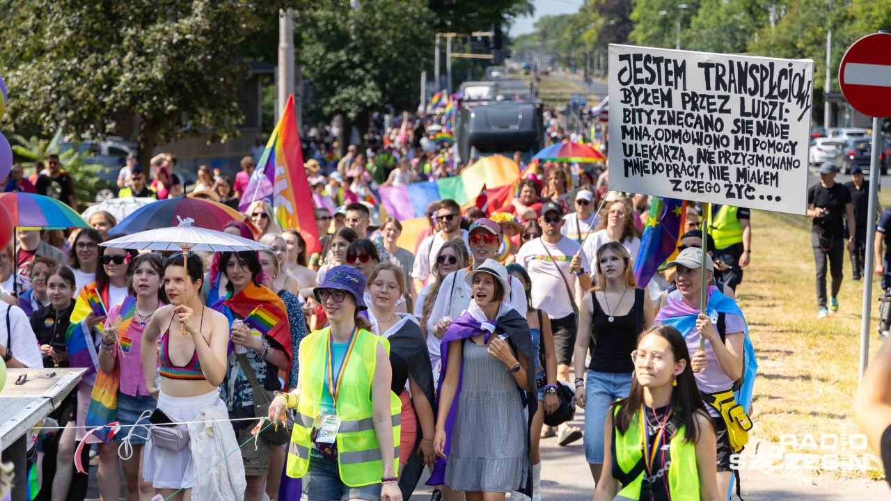 Marsz Równości w Szczecinie. "Jest wesoło, kolorowo i bezpiecznie. Tak powinno być przez cały czas..." [WIDEO, ZDJĘCIA]