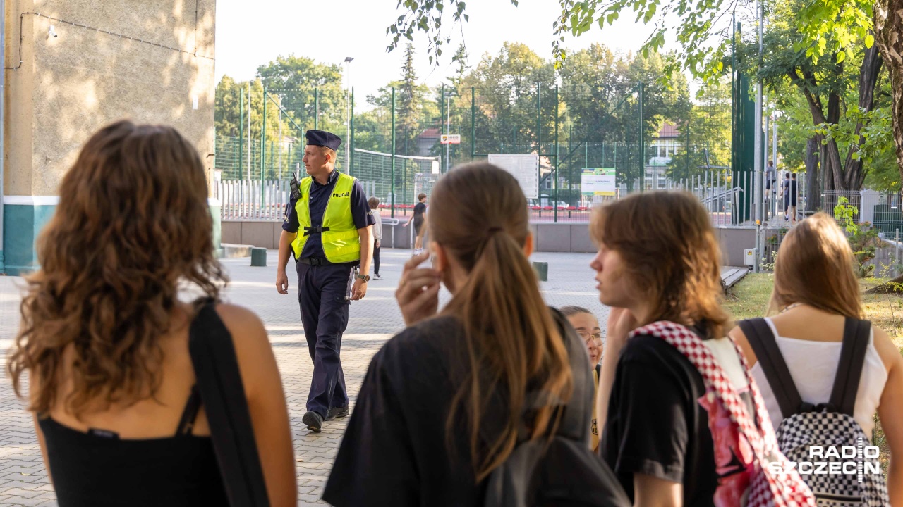 Policjanci pod szkołami aż do końca września [WIDEO, ZDJĘCIA]