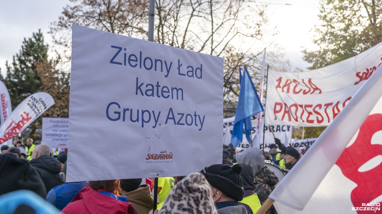 Protest pracowników Grupy Azoty. "By nie zniszczono nas gospodarczo i społecznie" [WIDEO, ZDJĘCIA]