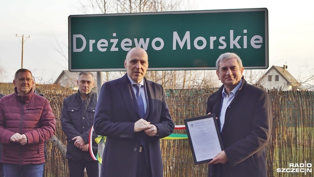 Kilkanaście domów jeszcze bez kanalizacji, ale za to z bliskim dostępem do morza. Tak w poniedziałek 1 stycznia wygląda nowa miejscowość na mapie województwa zachodniopomorskiego, czyli Dreżewo Morskie.