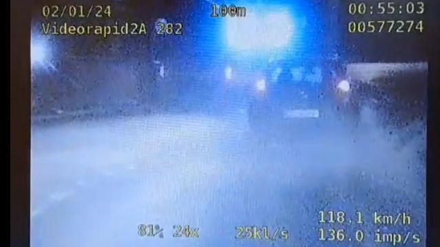 By dojechać szybciej do celu, pędził za karetką pogotowia. 33-letniego kierowcę zatrzymała szczecińska policja.