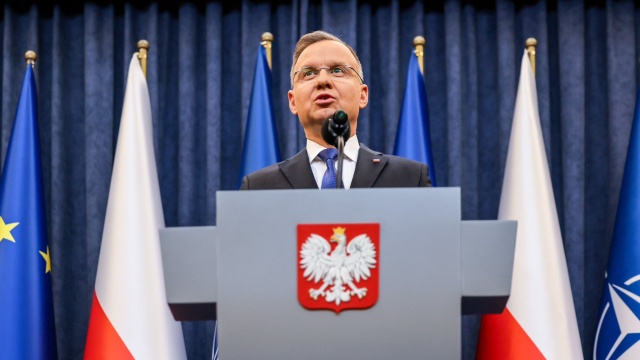 Prezydent Andrzej Duda powiedział, że ułaskawienie Mariusza Kamińskiego i Macieja Wąsika z 2015 roku jest w mocy. Podczas oświadczenia dla mediów prezydent podkreślił, że jego stanowisko w tej sprawie jest niezmienne.