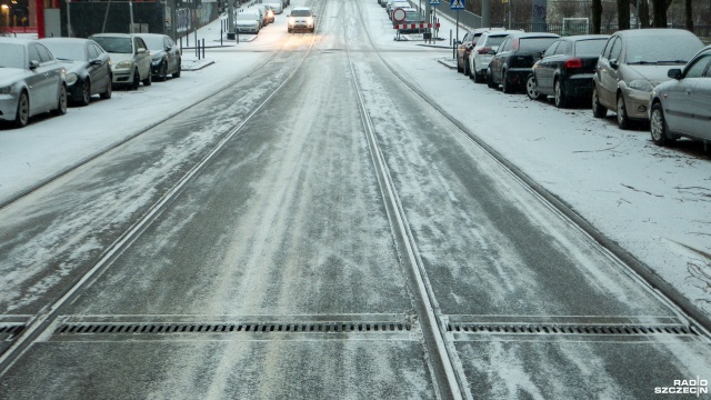 Instytut Meteorologii i Gospodarki Wodnej wydał ostrzeżenia pierwszego i drugiego stopnia przed intensywnymi opadami śniegu, silnym wiatrem oraz zawiejami i zamieciami śnieżnymi dla północy kraju.