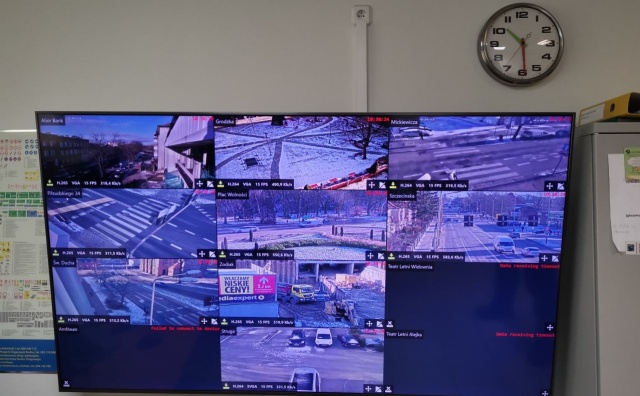 System kamer monitoringu zmodernizowano w Stargardzie. Cztery kamery nowej generacji nadzorują Centrum i zapewniają obraz o lepszej rozdzielczości. Ich obsługą zajmuje się Straż Miejska.