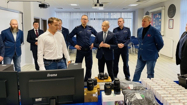 Sprzęt nowej generacji dla techników kryminalistyki otrzymała Komenda Powiatowa Policji w Stargardzie.