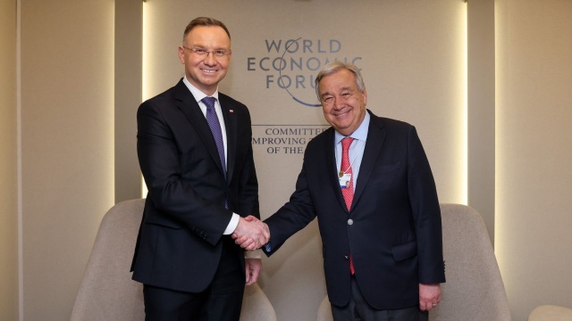 Tematyka wojny na Ukrainie oraz wzmacniania wschodniej flanki NATO zdominuje ostatni dzień wizyty prezydenta Andrzeja Dudy na Światowym Forum Ekonomicznym w Davos. W konferencji w alpejskim kurorcie uczestniczy również szef MSZ Radosław Sikorski.