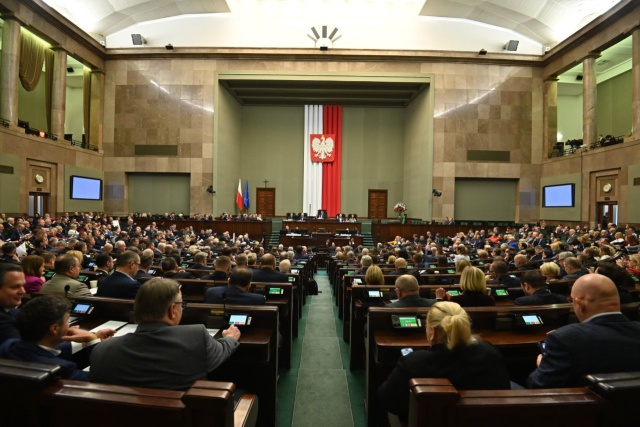 Sejm przyjął budżet. Morawiecki komentuje