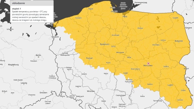 Od późnego popołudnia mokre nawierzchnie dróg i chodników będą zamarzać.