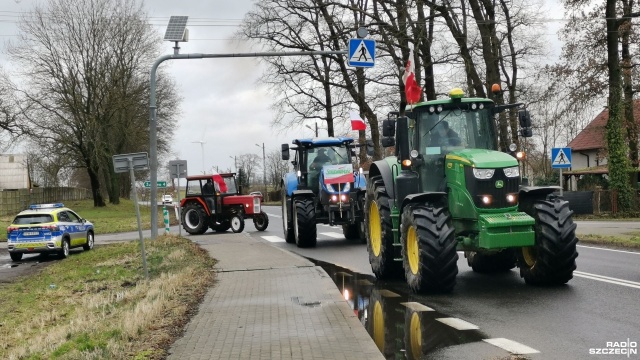 Rozpoczął się protest rolników na drogach regionu [ZDJĘCIA]