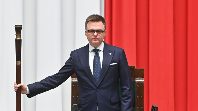 Marszałek Sejmu Szymon Hołownia powiedział, że Mariusz Kamiński i Maciej Wąsik nie wejdą na salę obrad.