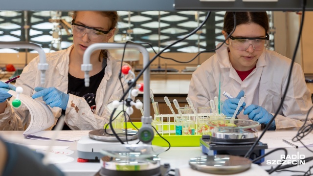 To nauka w praktyce, a nie tylko w teorii. Podczas ferii część licealistów uczyła się do matury. Warsztaty biologiczno-chemiczne przygotowało dla nich Morskie Centrum Nauki w Szczecinie.