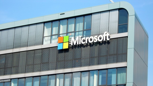 Microsoft stał się drugą w historii spółką wartą 3 biliony dolarów, ponieważ boom na sztuczną inteligencję spowodował, że akcje firmy poszybowały w górę. W tej chwili jest to najwyżej wyceniana firma na świecie.