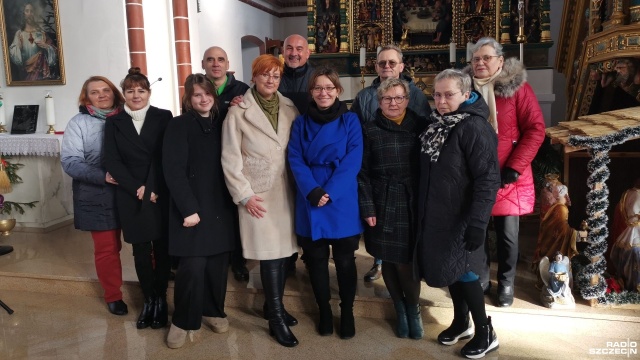 Na apel o pomoc i finansowe wsparcie kilkuletniej Alicji zamieszkałej w Poczerninie odpowiedzieli mieszkańcy miejscowości Gminy Stargard, uczestnicząc przez cały styczeń w koncertach kolęd, z których dochód umożliwi sfinansowanie leczenia dziecka.