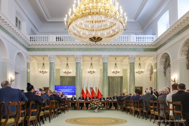 Emerytury stażowe były jednym z tematów spotkania prezydenta Andrzeja Dudy z członkami Komisji Krajowej NSZZ Solidarność.