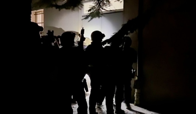 100 kilogramów narkotyków syntetycznych przejęli policjanci CBŚP podczas akcji w województwie łódzkim. Służby zatrzymały pięć osób i zlikwidowały laboratorium, w którym produkowano klefedron.