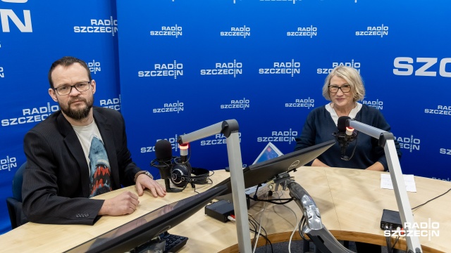 Relacja między wynagrodzeniem nauczyciela mianowanego a nauczyciela dyplomowanego - to, zdaniem Związku Nauczycielstwa Polskiego, główny problem z deklarowanymi przez ministerstwo podwyżkami - mówiła w Rozmowie pod krawatem przewodnicząca Związku w Szczecinie Teresa Mądry.