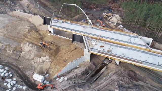 Konstrukcje obu wiaduktów na S3 są już gotowe - informuje Generalna Dyrekcja Dróg Krajowych i Autostrad.