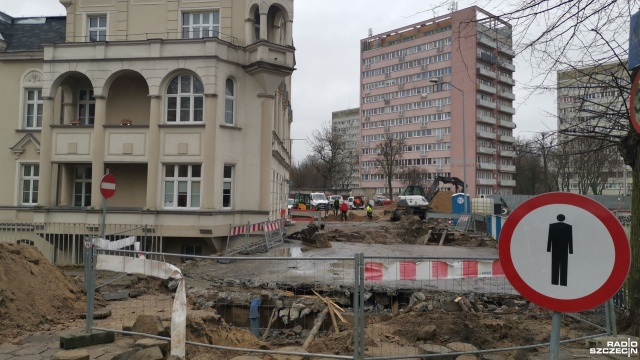 Przebudowa sieci ulic Starego Miasta w Stargardzie nabiera tempa. Ekipy budowlane zdemontowały już część mostu nad kanałem Młyńskim. Prowadzone są również prace na odcinkach ulic Szewskiej, Włosienniczej i Kuśnierzy.