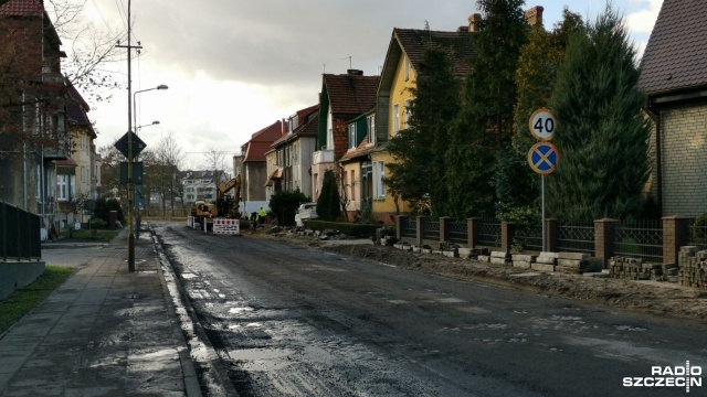 Ulica Kochanowskiego w Stargardzie - od środy zamknięta dla kierowców. To odcinek zapewniający przejazd z krajowej 20 do centrum miasta, wykorzystywany także w ruchu tranzytowym.