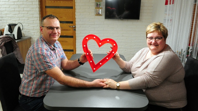 Poznali się przez koleżankę na balu charytatywnym. Na pierwszą randkę, zamiast na kolację do restauracji, zabrał ją na wspólne oddanie krwi. I tak to trwa już 17 lat.