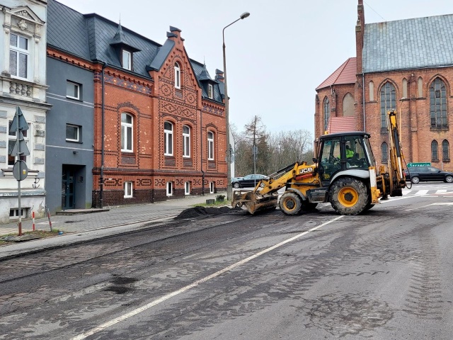 Alarmowy numer drogowy działa w Stargardzie. Władze miasta przyznają, że nawierzchnie zimą bardzo ucierpiały i pojawiło się w nich wiele dziur.