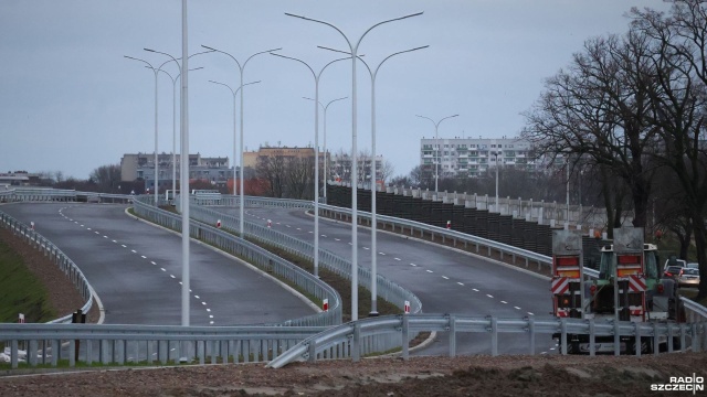 Zakończyła się już większość prac budowlanych na nowej wjazdowej drodze do Kołobrzegu. Zapytaliśmy GDDKiA, kiedy kierowcy skorzystają z szybszego dojazdu nad morze.